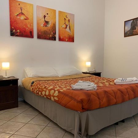 Delizioso Appartamento In Zona Centrale Формия Экстерьер фото